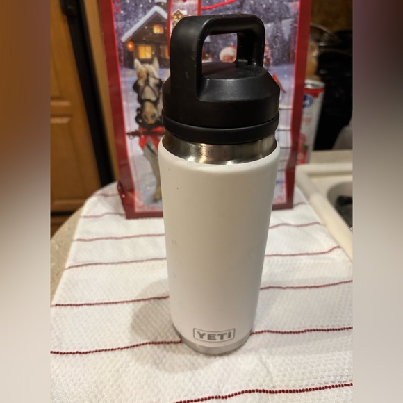 Yeti Other - YETI White and Silver Insulated Bottle 1.2 Litres